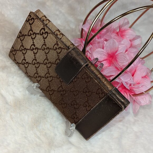 Gucci Hombre Shimmery Wallet with Charms - Picture 11 of 14